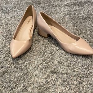 Nude dress shoes